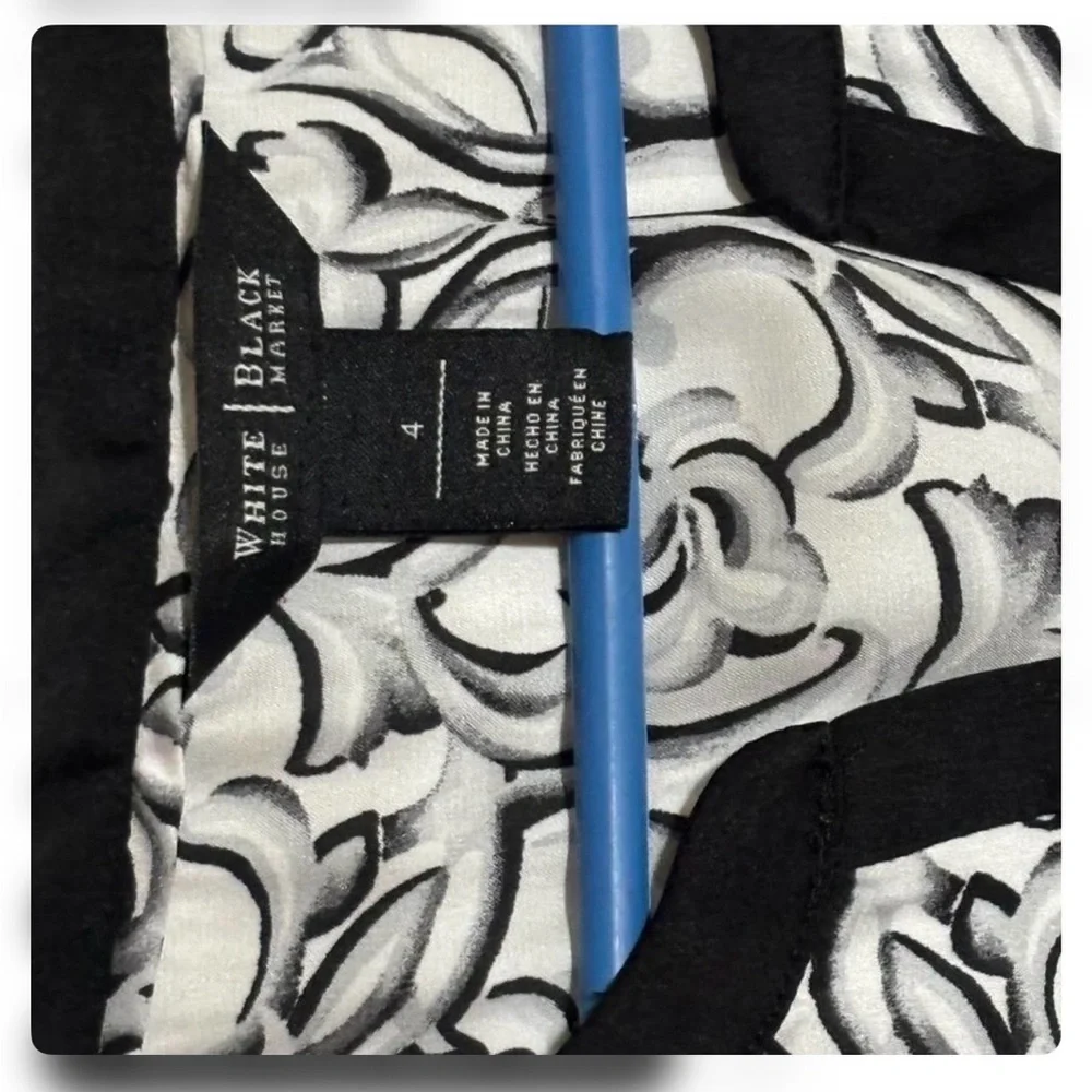 White House Black Market Black and White Floral Blouse - Picture 4 of 7